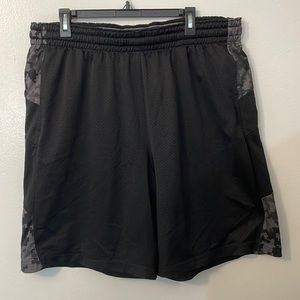 Foot Locker 2xl black athletic shorts joggers